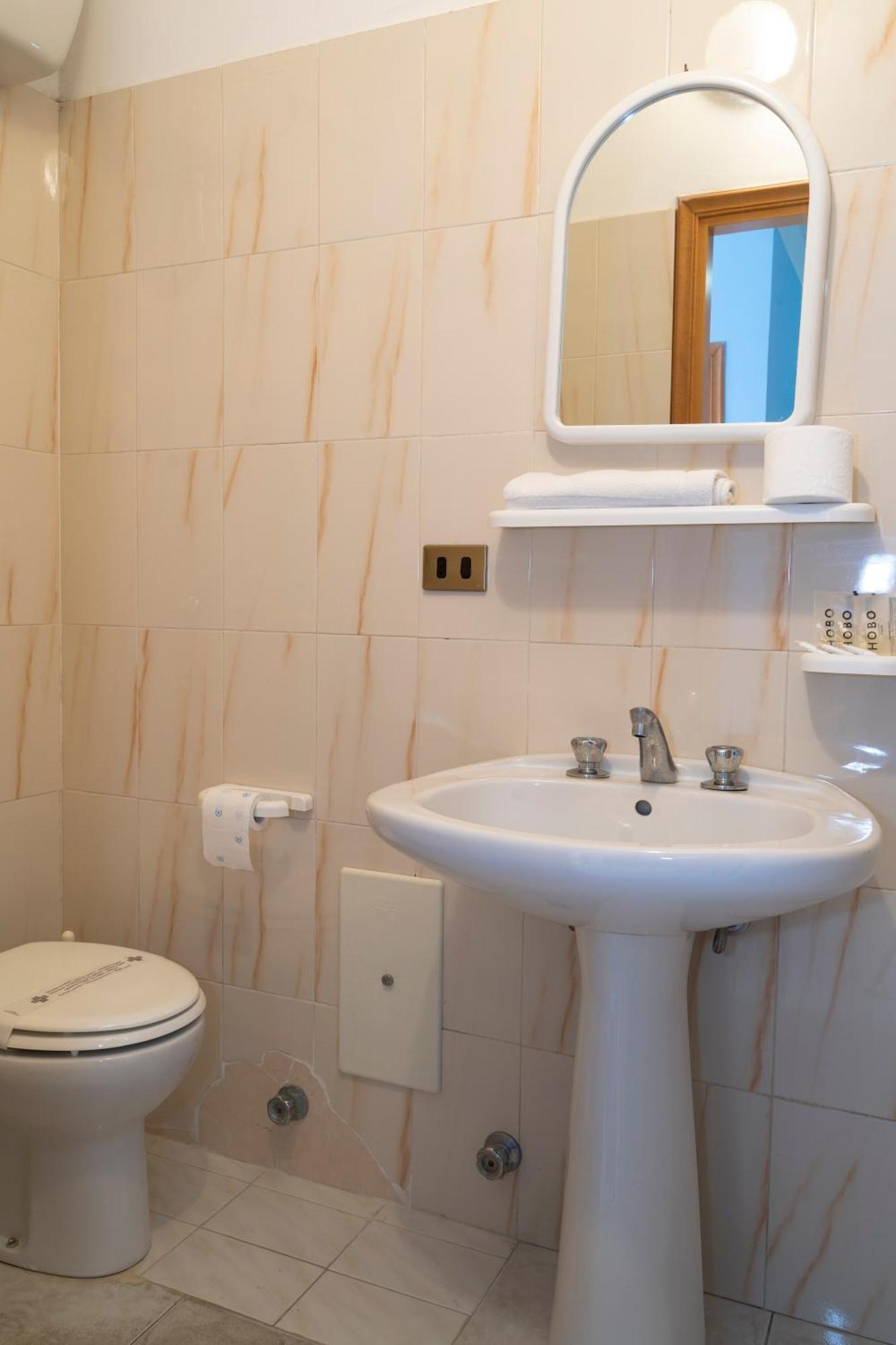 מרינה די קמרוטה Jolly Residence מראה חיצוני תמונה