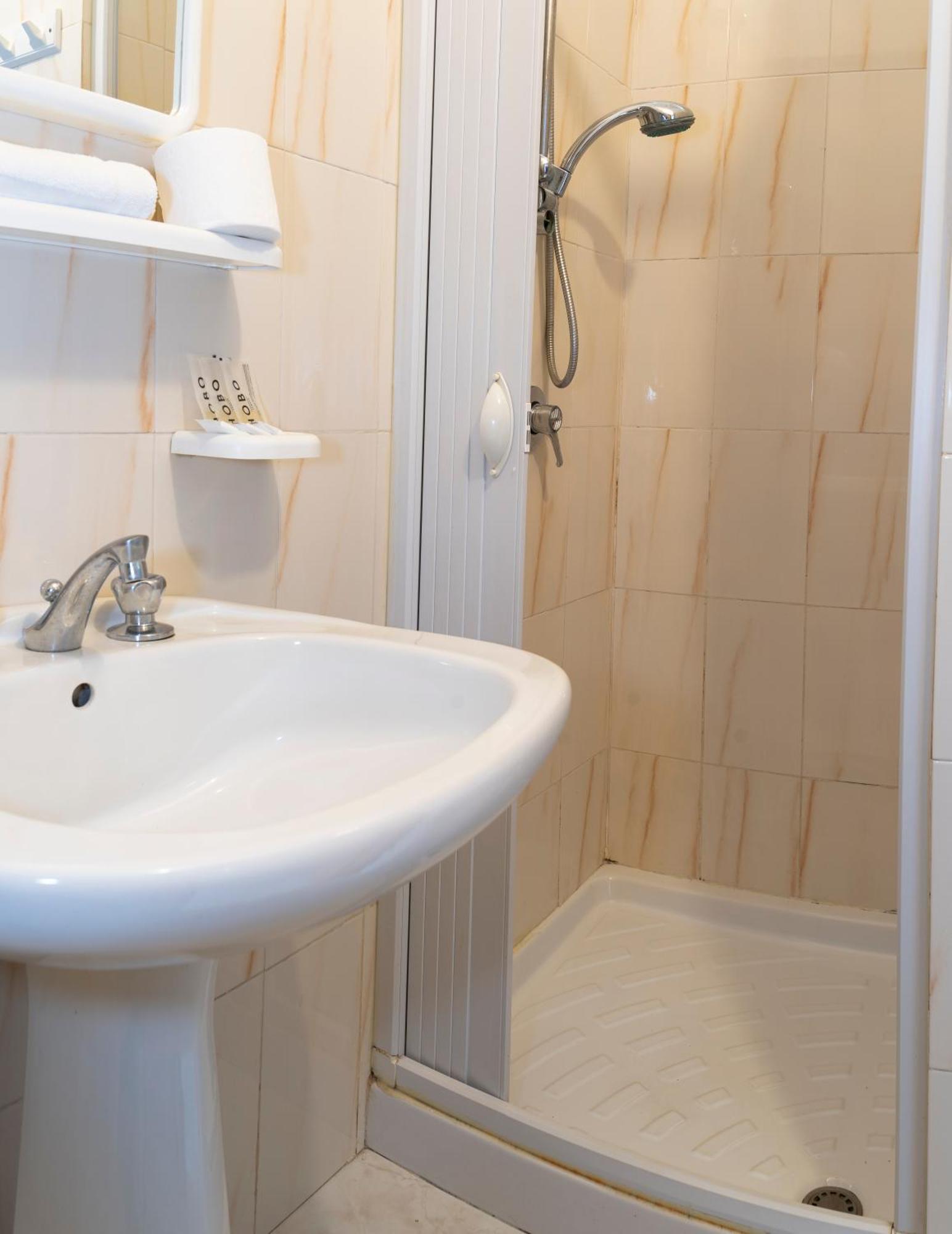 מרינה די קמרוטה Jolly Residence מראה חיצוני תמונה